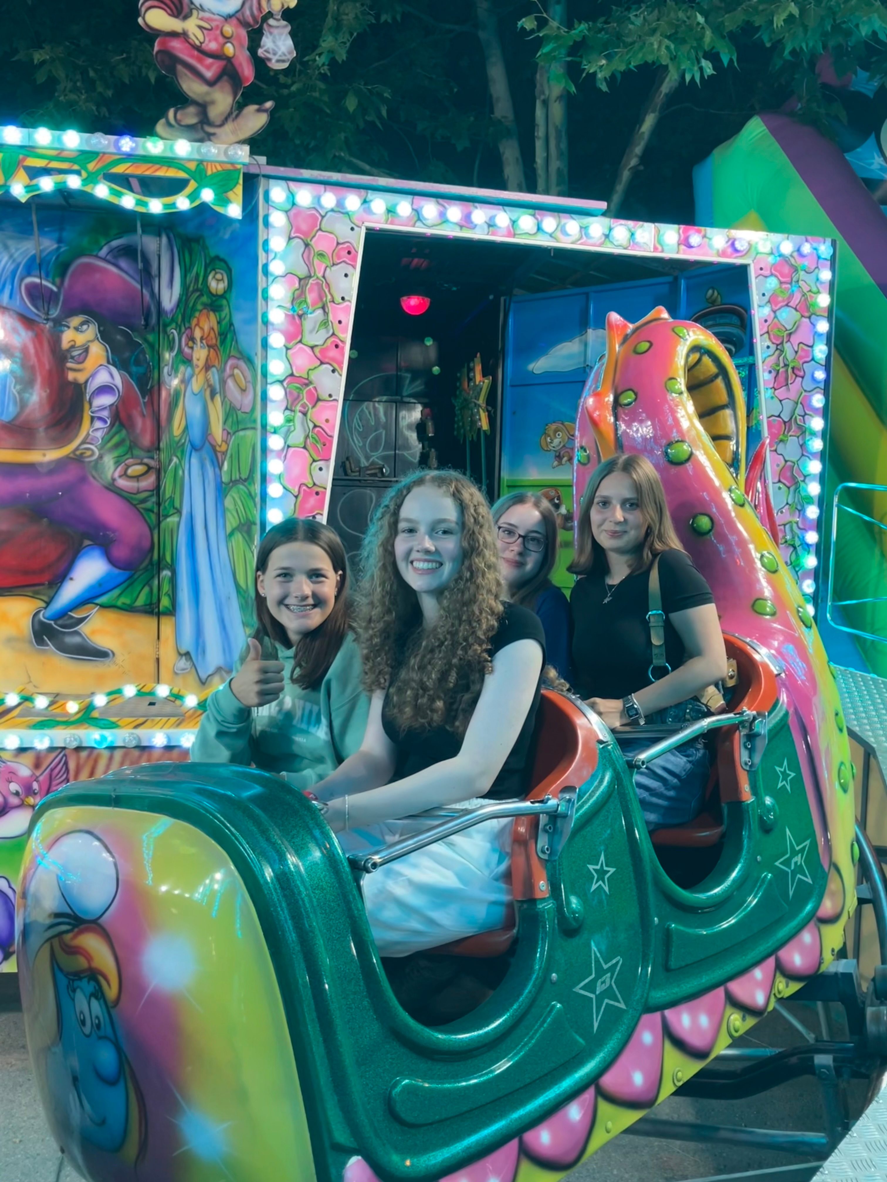 Gäste auf Kirmes
